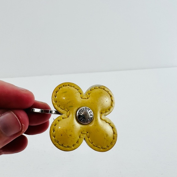 Louis Vuitton 00’s Y2K Yellow Patent Leather Floral Logo Studded Hair Clip - Picture 5 of 14